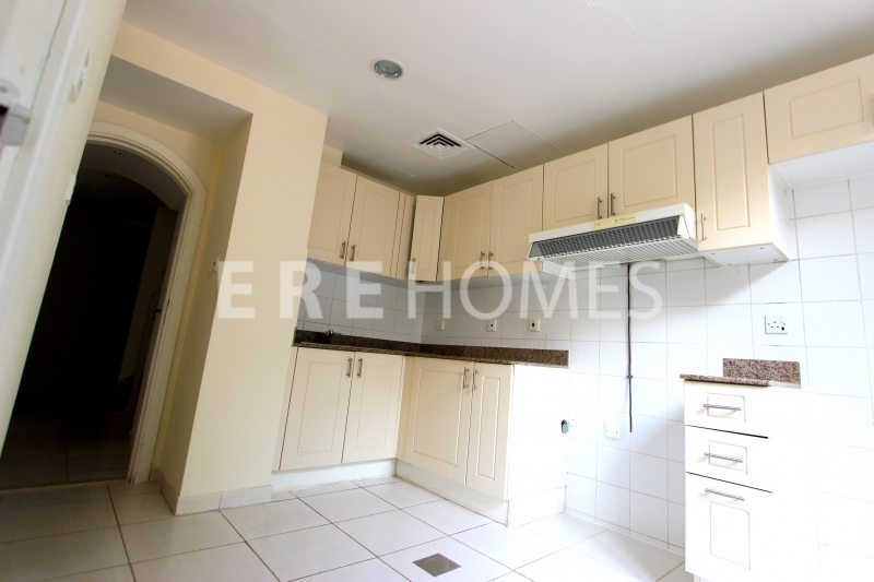 Amazing, 1 Bedroom, Fully Furnished, Stone Throw Away From Metro Station, Ideal For Single Professional Or Young Couple! Er R 9341