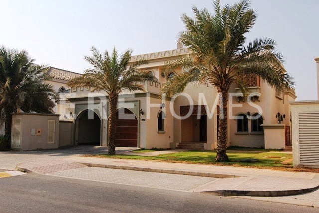 Unique And Immaculately Kept 4 Bedroom Mid Number Arabic Central Rotunda Garden Home Villa, Palm Jumeirah Er-R-4115