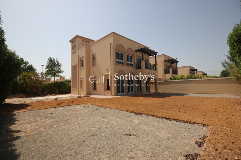 Independent Villa On A Large Plot In Jvt