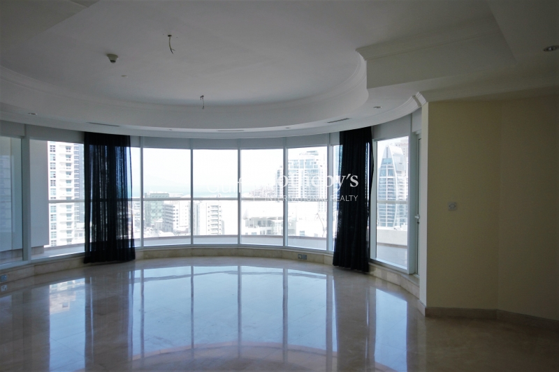 Spacious Apartment In Trident Waterfront 