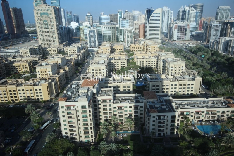 Exclusive High Floor Golf Towers Vacant