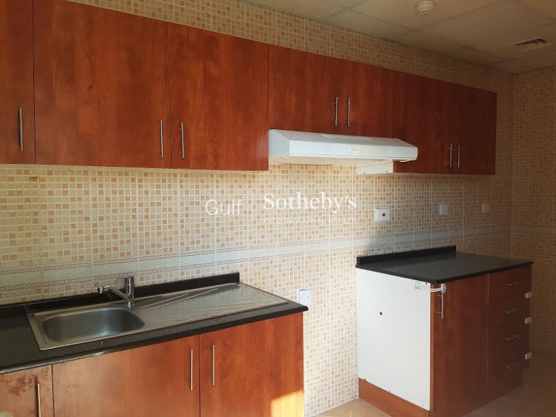 Elegant Fully Furnished Apartment With Community View. Amazing Low Price!! Er R 12068