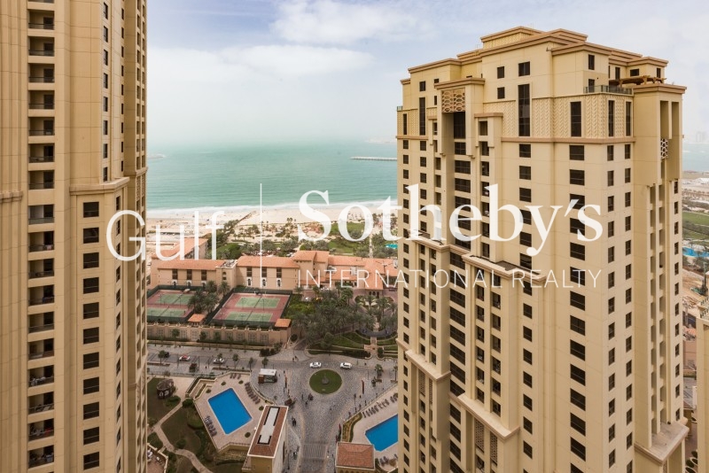 Large 2 Bedroom Apartment With Sea Views