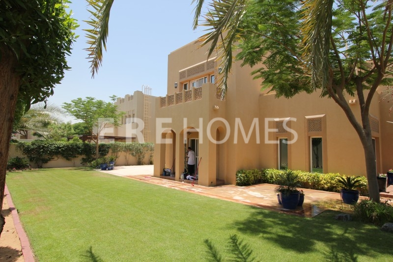 Immaculate, 5 Bed Plus Maids And Family Room, Al Mahra Type 17 Er R 8925
