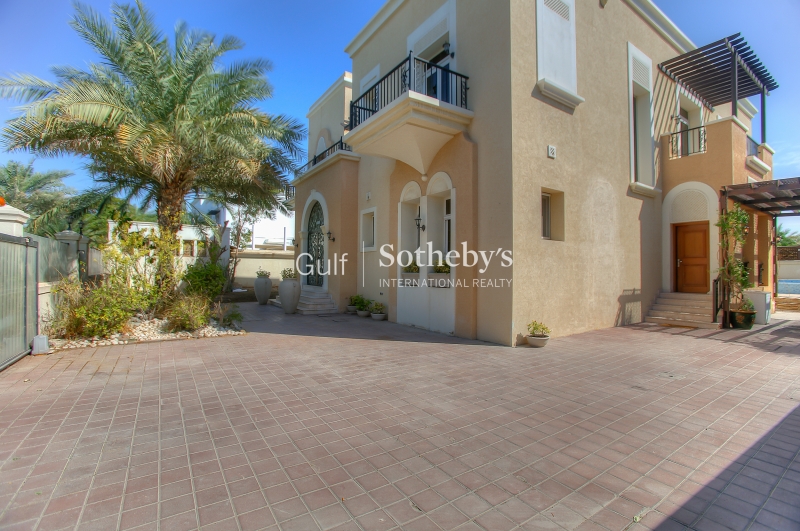 Marina Quays, Emaar, Large Two Bed, Full Marina View, Squash Courts, 180,000k Er-R-2354