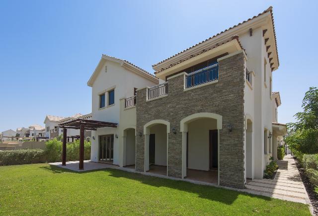 5br Villa With Views Of The Golf Course