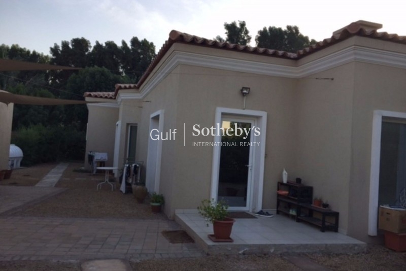 Vacant Five Bedroom Villa In A Quiet And Convenient Location With Views Of Jlt Skyline Er S 7398