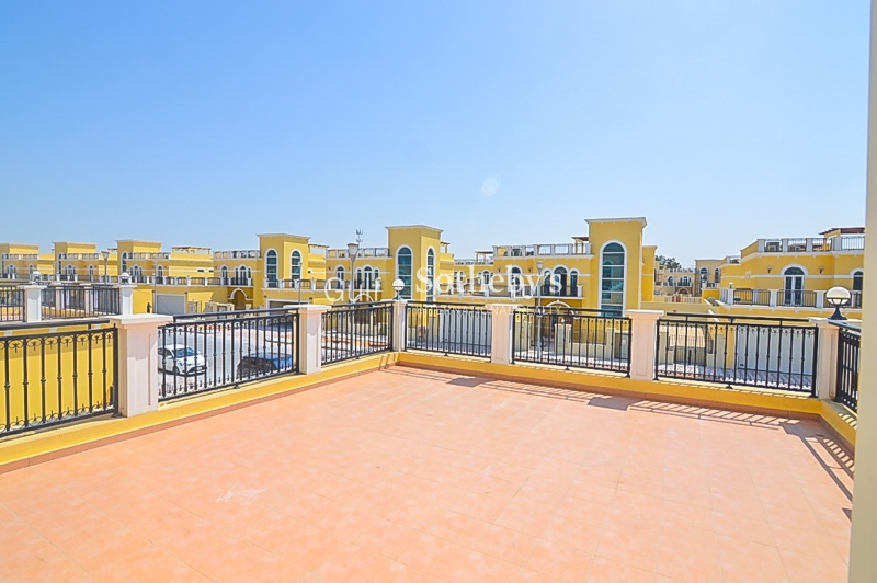 4 Bedroom Villa In Jumeirah Park-For Rent 