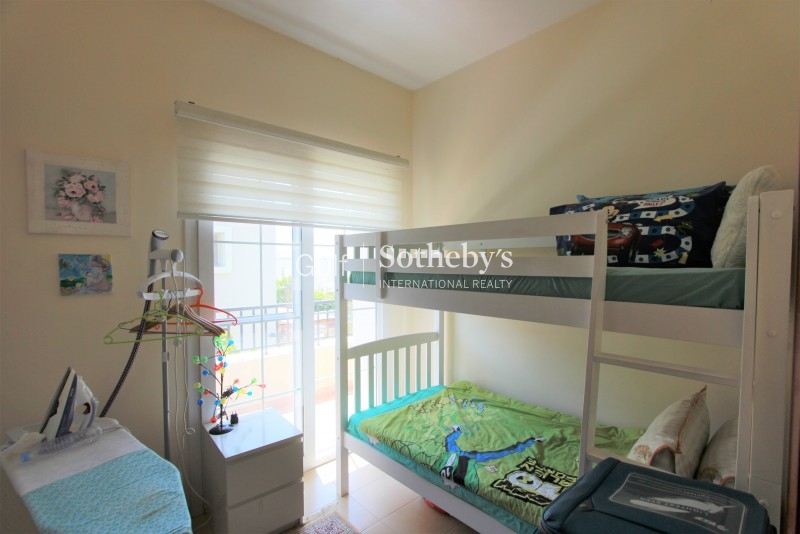 Priced To Sell!! With Garden! Gorgeous 1 Bedroom + Study In Reehan Er S 6061