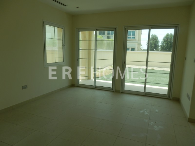 Very Spacious 3 Bedroom Plus Maid Room Southridge Tower Downtown Dubai Er R 13825