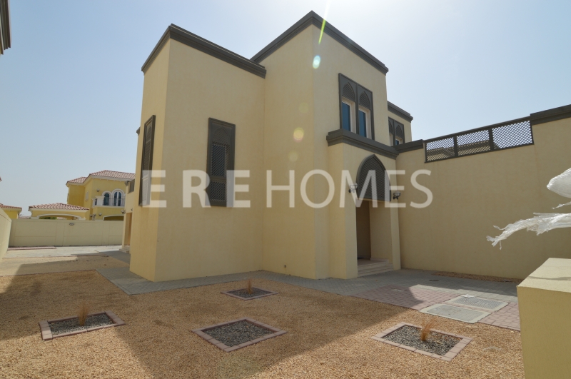 Best Priced Three Bedroom Large Villa In Jumeirah Park Er R 13995