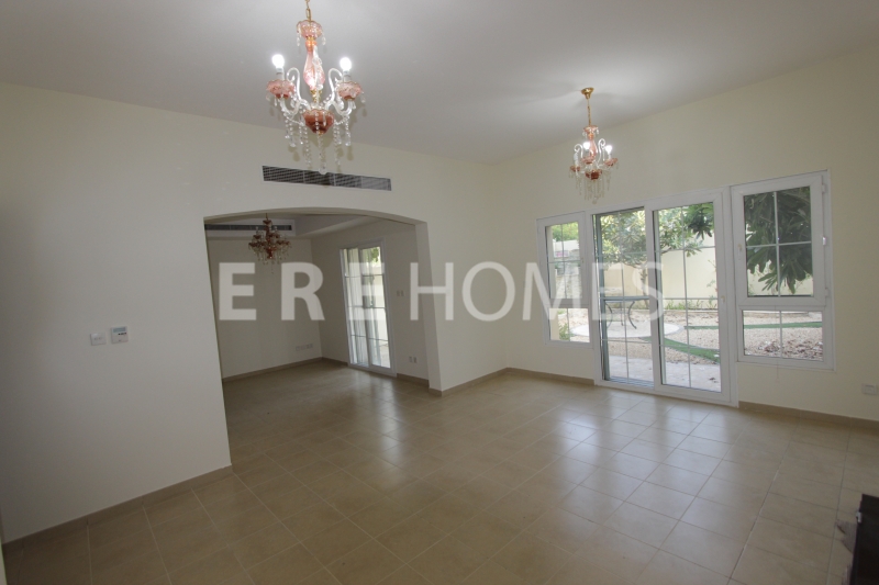 Fully Furnished 2 Bedroom Plus Maids Golden Mile Palm Jumeriah Park View Vacant And Ready To Move!!! Er R 11861