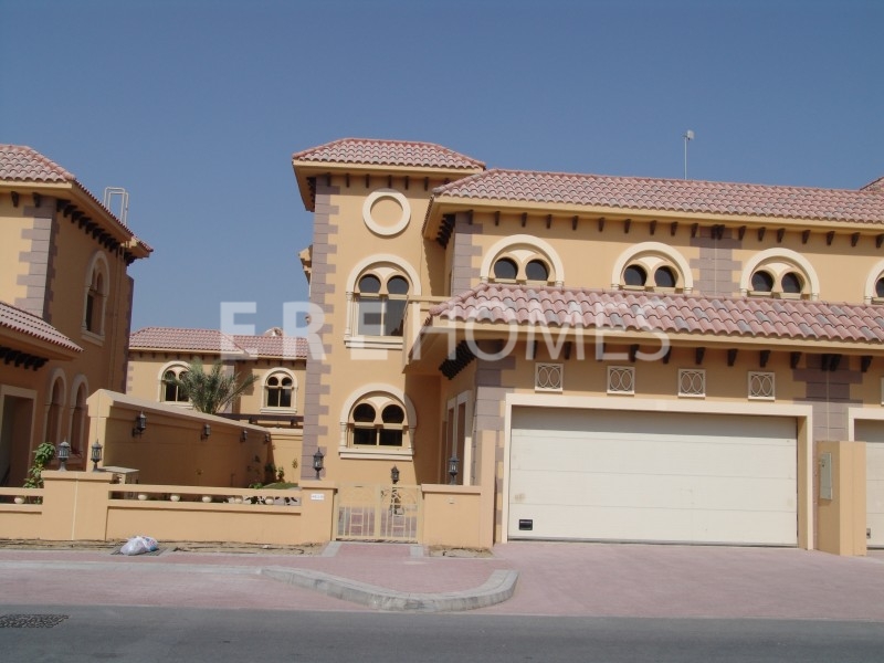 A Four Bedroom Andalucian End Of Terrance Townhouse In Falcon City