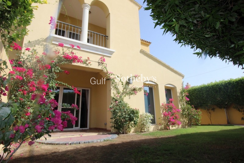 3 Bed Villa Opposite Pool And Park In Palmera