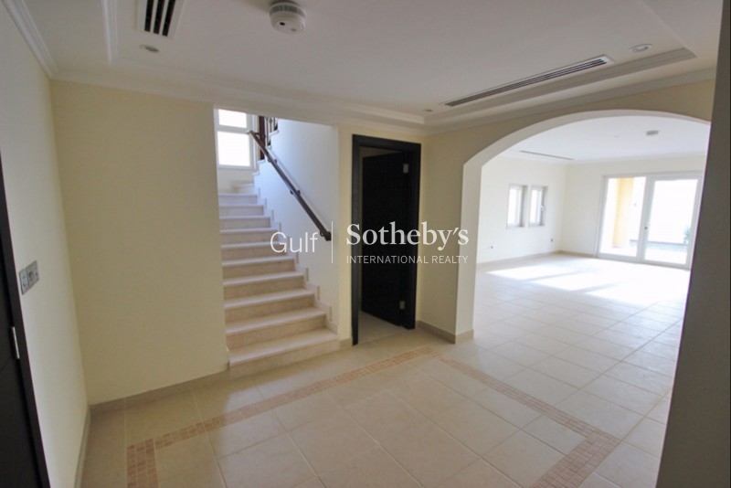 Exclusive. Mid Number Fully Furnished Arabic Central Rotunda Garden Home-Palm Jumeirah Er S 4087