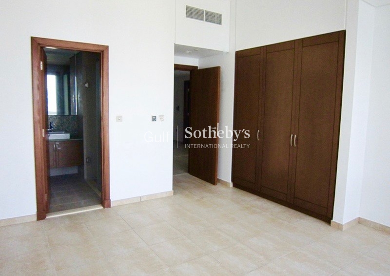 Large One Bedroom Apartment Mosela Tower Emaar Development Available Now 105k Er R 13436