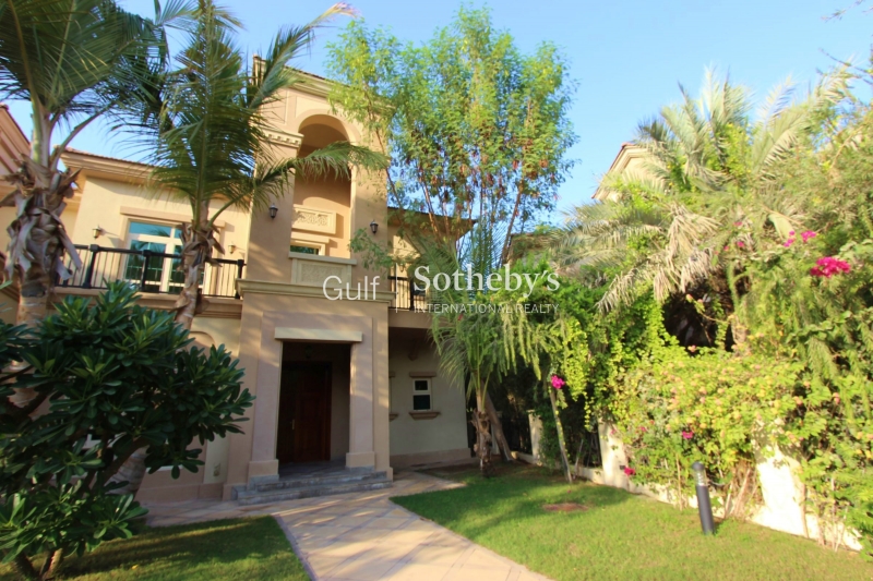 Four Bed Walking Distance To Club House