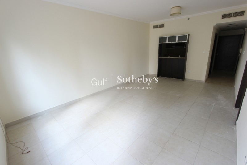 High Floor Well Maintained One Bedroom 