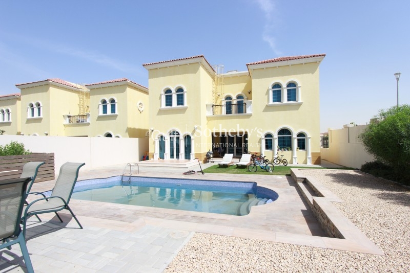 Immaculate 3bed Corner Plot Private Pool