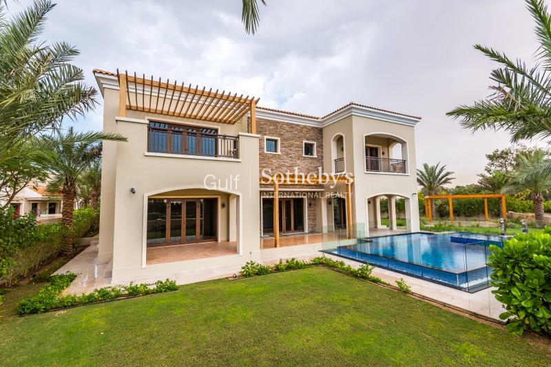 Upgraded Luxury Villa Golf Course View