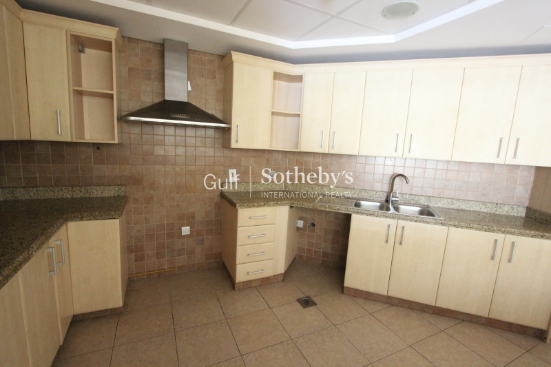Full Sea View, Elite Residence, Large 2 Bed, 135,000 1 Cheque Er R 3931