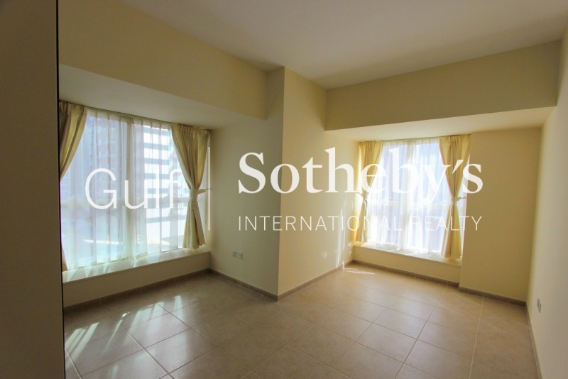 3 Bedroom Middle Unit With Sea Side Views