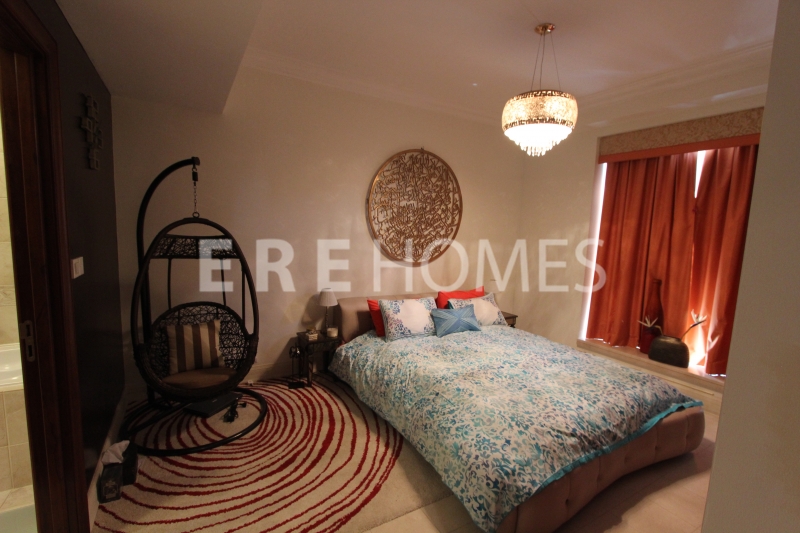 Superb Value Three Bedroom Legacy Large Villa, Jumeirah Park Er R 14505
