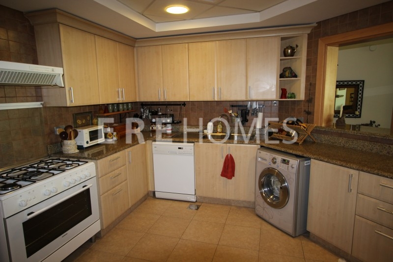 3 Bed + Maids. A Type-High Floor .vacant On Transfer-