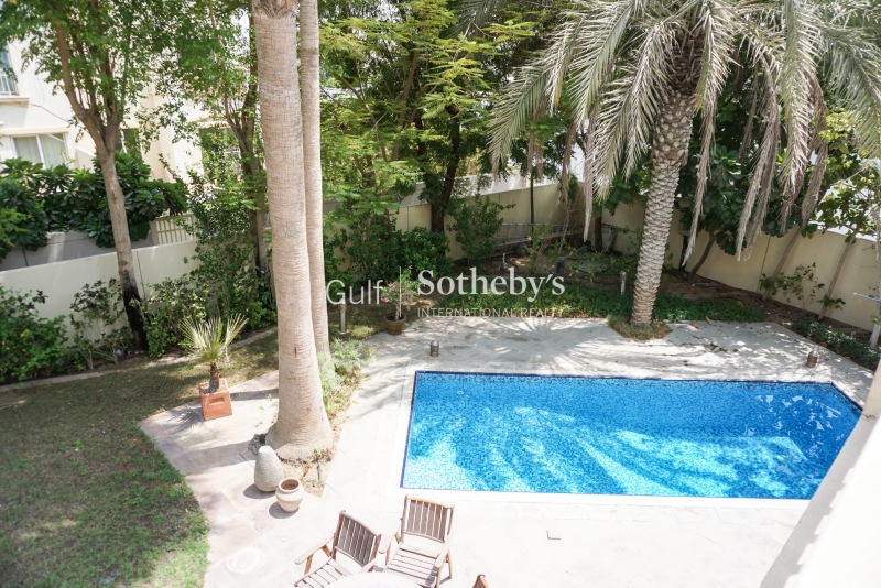 Large Corner Plot 3br With Private Pool