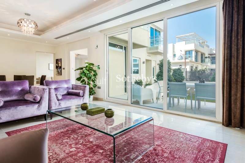 Palm Jumeirah 4 Bed Garden Home Villa At A Very Competitive Price Of Aed 400,000 