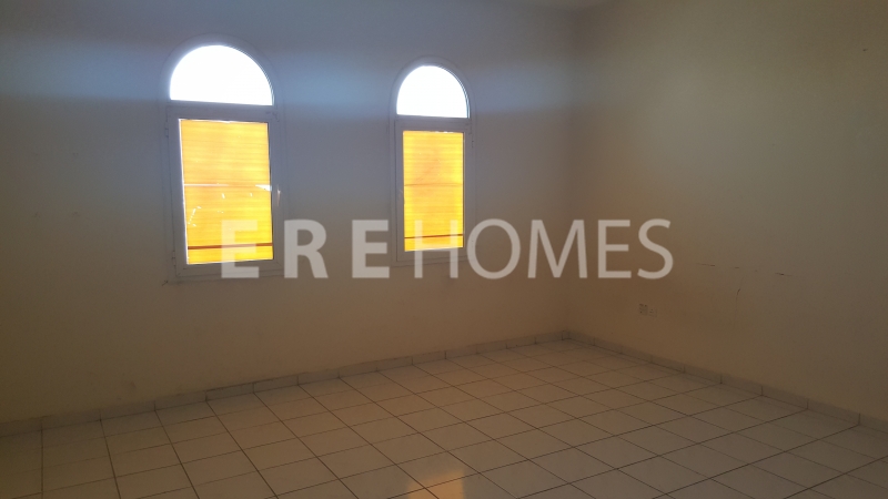 Ere Homes Offer For Sale This Spacious, High Quality 2 Bed With Maid'S Room In Green Lakes 3. Offered Vacant On Transfer And Asking Price Aed 2.5m. Ref Er S 4863