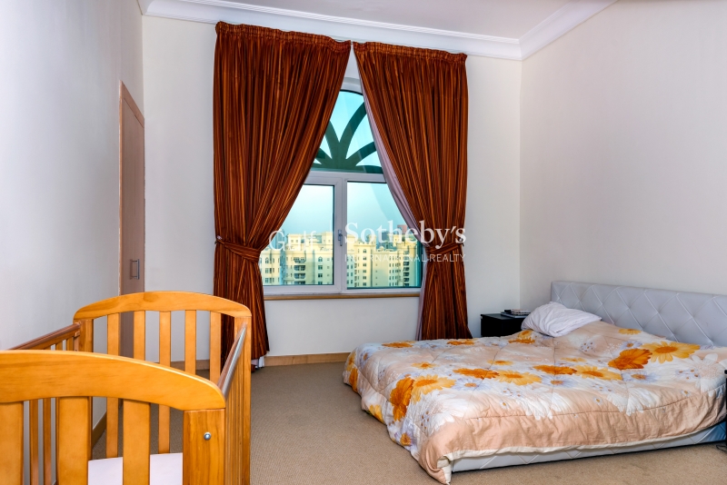 Spacious 3br Apartment With A Large Balcony