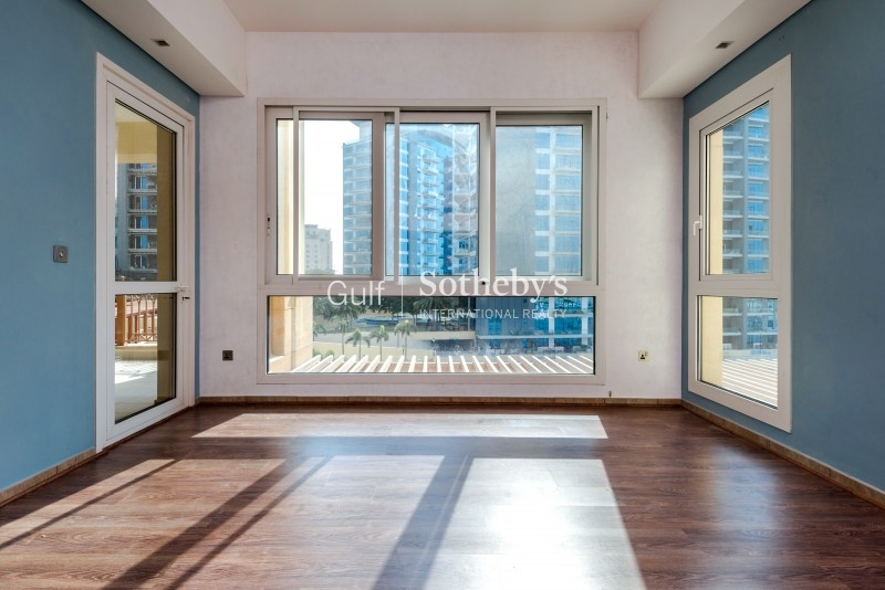 High Floor With Community View-Tenanted At Aed 100k Until Dec 2015 Er S 7464
