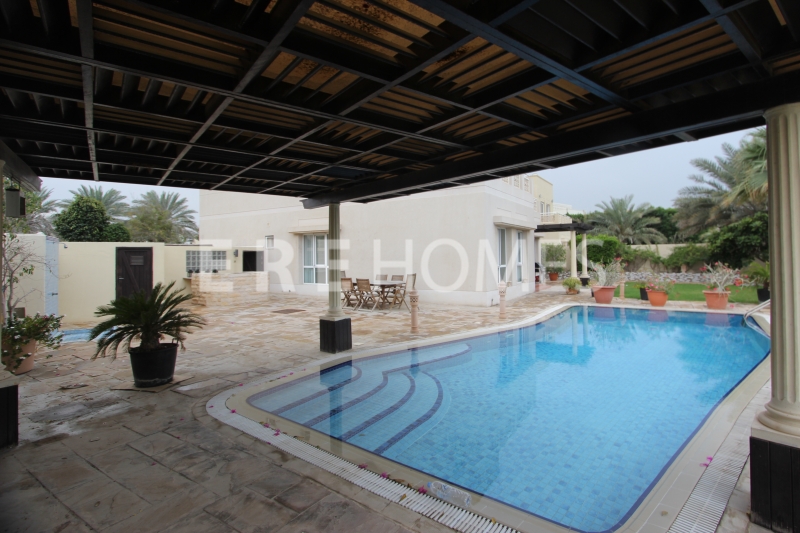 Amazing 5 bedroom, upgraded villa in the Meadows ER R 16112