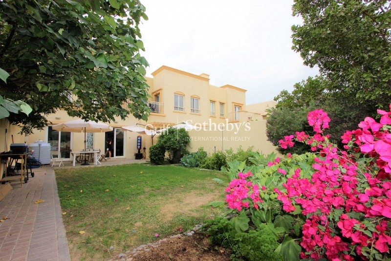 Mature Garden 4m Opposite Pool And Park