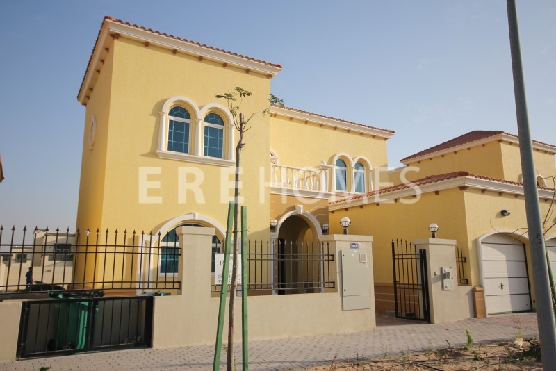 Huge Plot Three Bedroom Legacy Villa In Most Sought After Package With Large Rear Garden Er R 11719