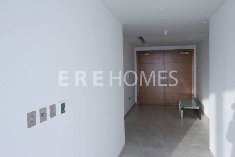 Ere Homes Offer For Sale This Realistically Priced, Well Presented 3 Bed With Large Maid'S Room In Sadaf 2 And Offered Vacant On Transfer. Call Claire On 0505074629 To View. Er-S-