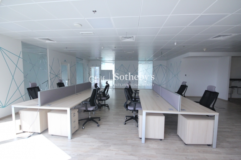 Beautiful Spacious Fitted Office Difc