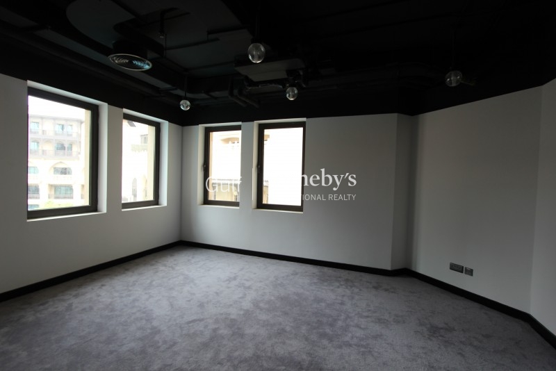 Full Floor Available For Sale And For Rent In Empire Heights , Business Bay Er S 7671
