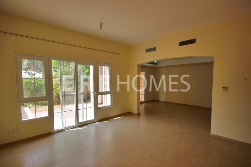 Lake View, Newly Decorated Throughout, Al Reem , 1m, 3bed Plus Maids Study And Family Room. Er R 3011