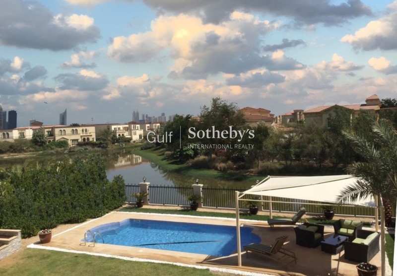 Immaculate Lake View 4 Bed Private Pool