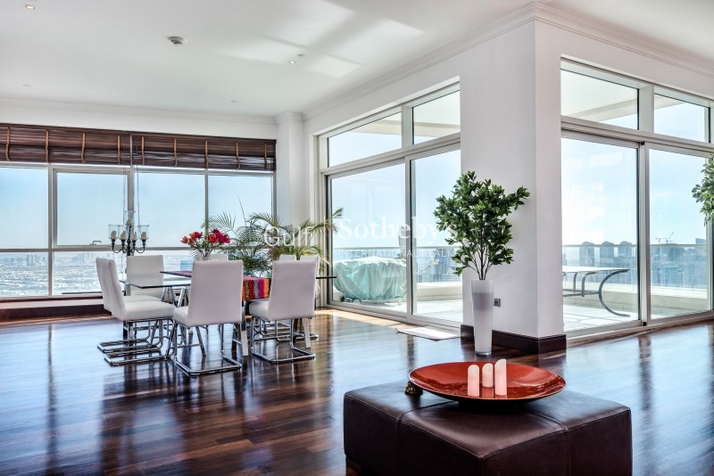 Fully Upgraded Penthouse With Marina Views