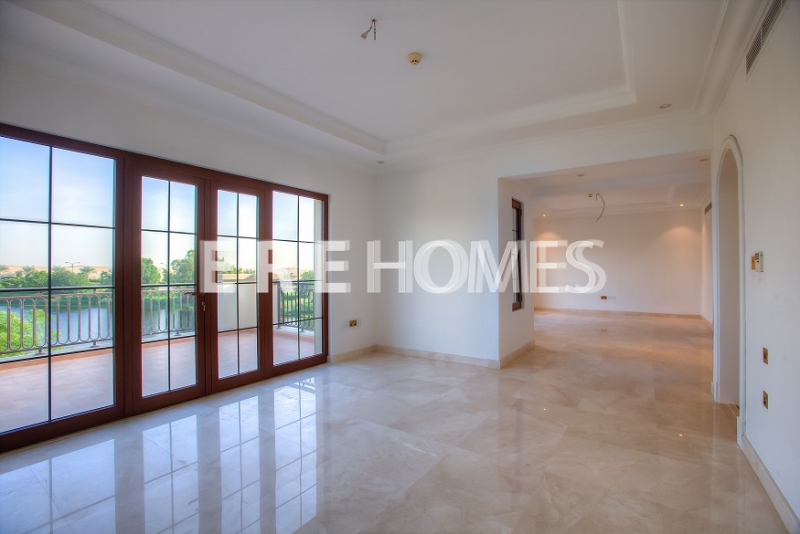 Aed 350,000. Stunning 5 Bedroom Villa With Private Pool And Full Lake View. Available Now!!! Er R 10232