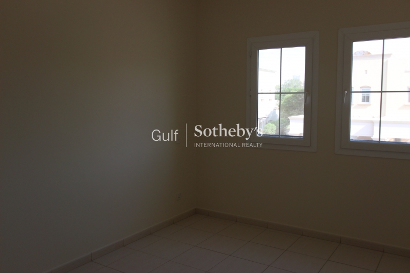 Spacious 1 Bedroom Apartment In Fox Hill