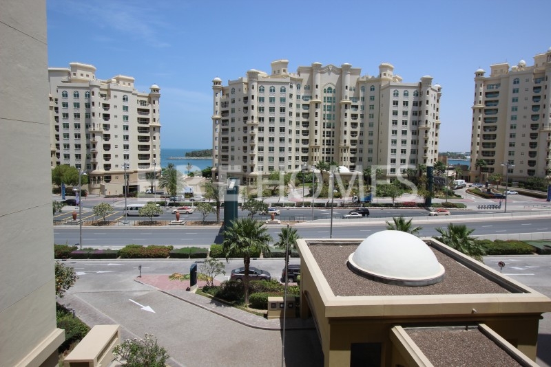 Amazing 2 Bedroom Plus Maid Apartment On The Shoreline Palm Jumeirah Offering Full Access To All Of The Shoreline Facilities Call Gavin Now To View On 0508719234