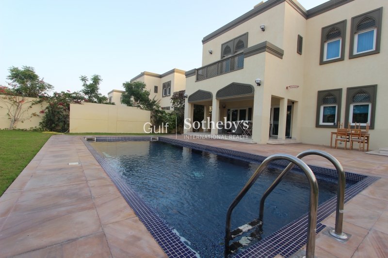 Exceptional Five Bedroom Villa In Jumeirah Park