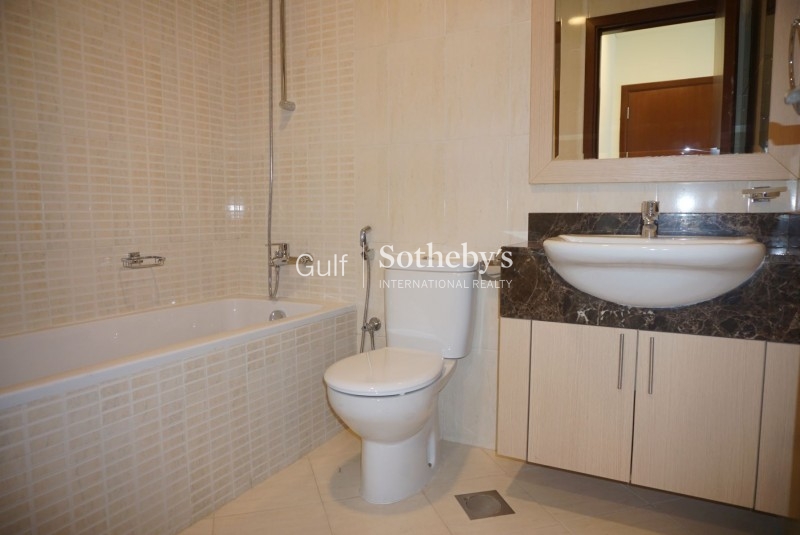 Large 2 Bedroom, Medium Floor, Sheikh Zayed Road View Er S 6177