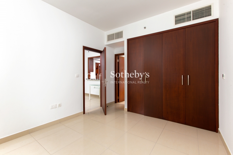 Lowest Priced 5 Bedroom Atrium Entry, Atlantis Facing Garden Home, Palm Jumeirah 