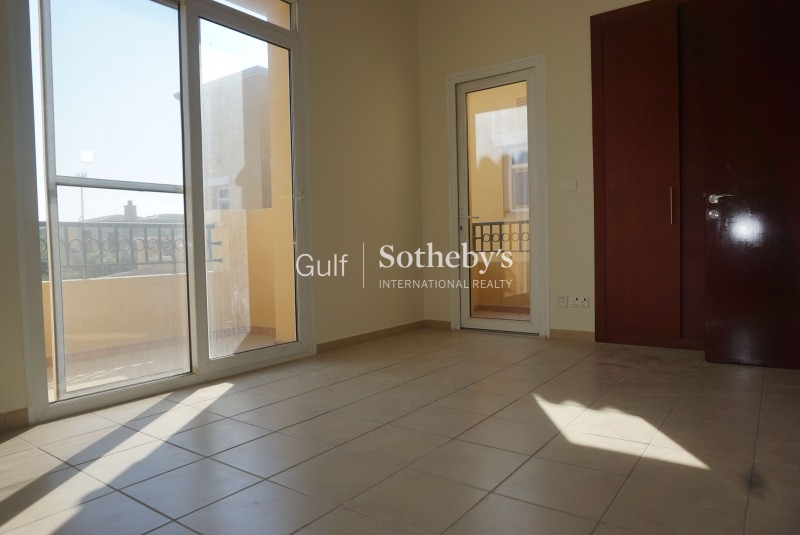 Spacious 1 Bedroom Apartment With Peaceful Views Vacant Now Er R 15701