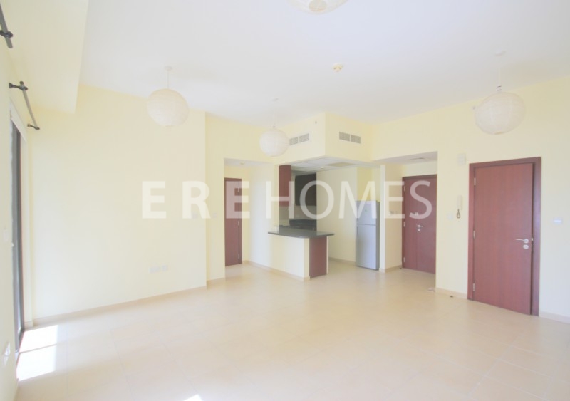 Excellent 1 Bed With Part Sea Views In Bahar Excellent Value Er R 13249